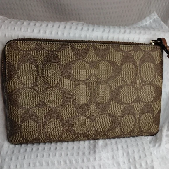 Coach Large Corner Zip Wristlet In Signature Canvas with Vibrant Stripes NWOT - Picture 5 of 8